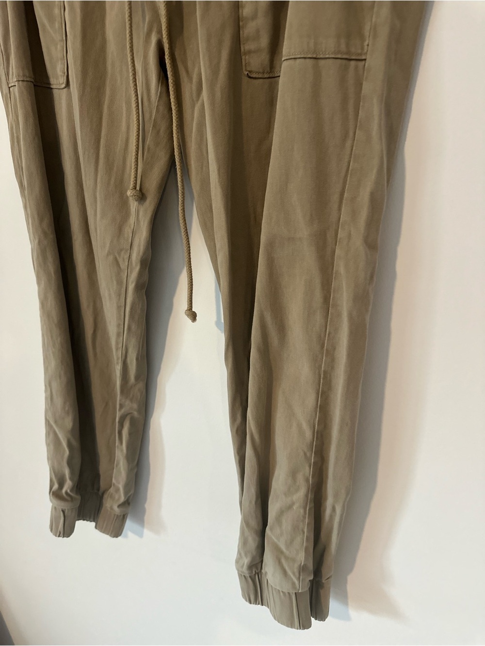 Anthropologie cloth & stone Elastic Waist Utility Joggers in Khaki - Picture 4 of 12